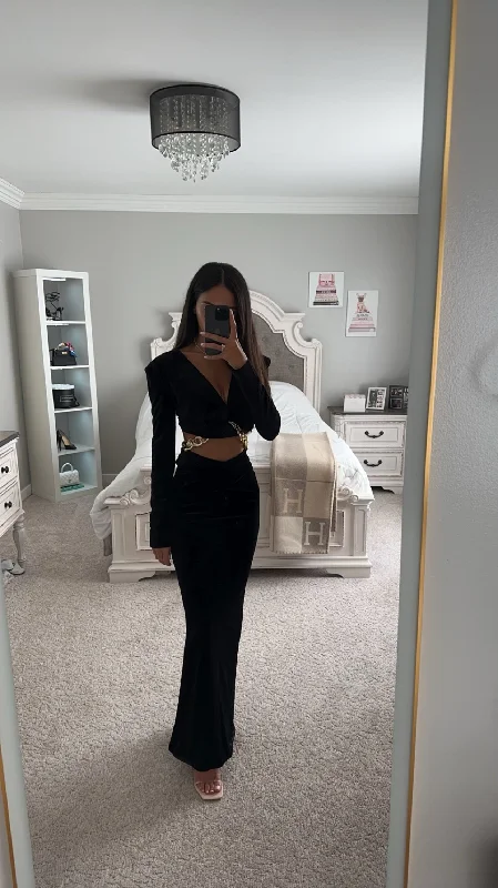 Year-End Sale BLACK DEEP V CUT OUT VELVET GOWN