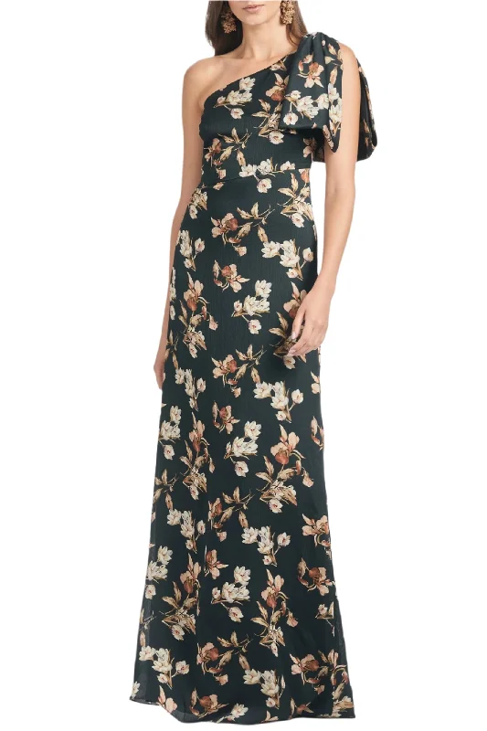 Time-Limited Offer Chelsea Gown in Black Venetia Petal