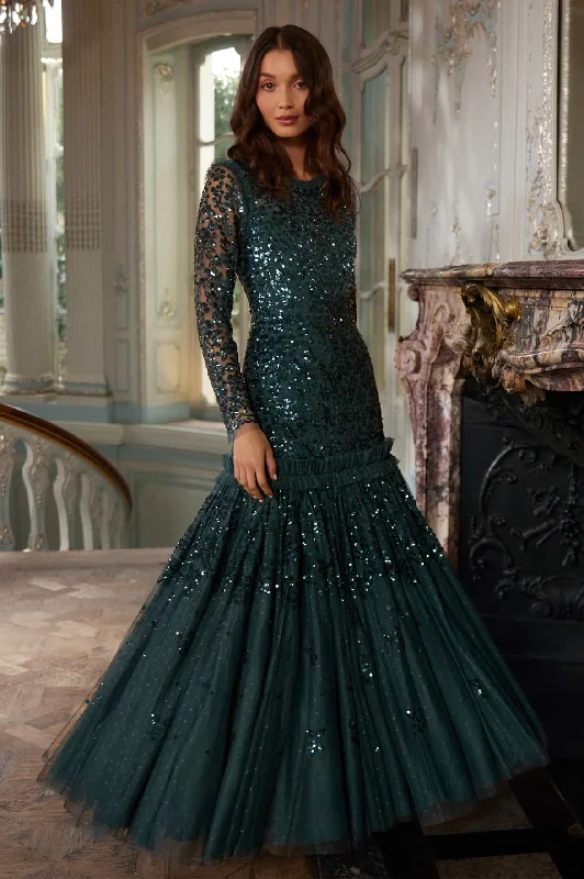 Great Bargains Regal Rose Long Sleeve Gown