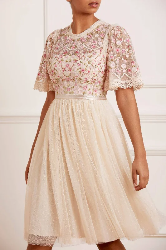 Savings Event Rosie Lace Bodice Short Sleeve Midi Dress