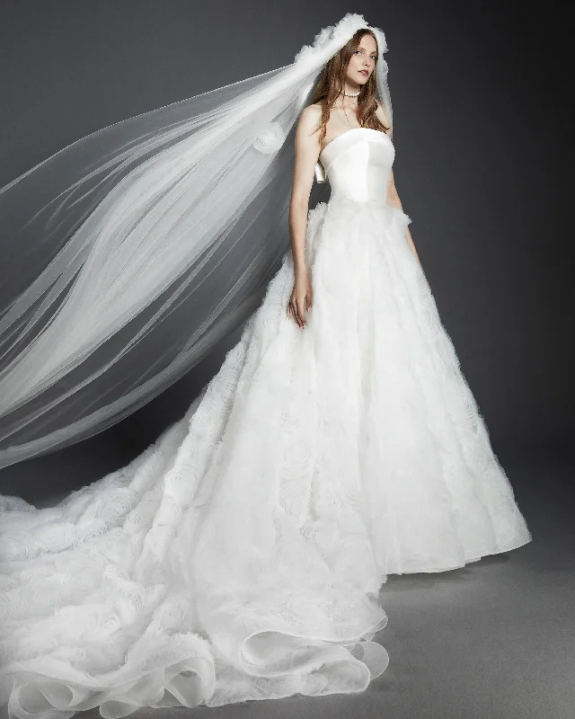 Steals and Deals VRM413V - TULLE ROSE VEIL