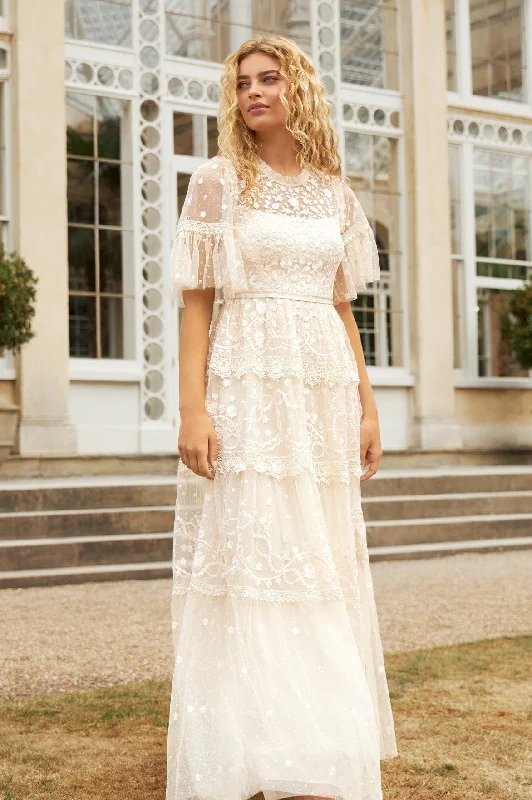 Bargain Bin Midsummer Lace Round Neck Gown